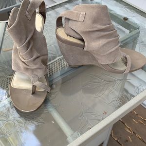 Mia Wedge | Taupe | Size 10
